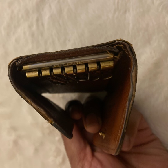 Louis Vuitton Monogram Multicle 6 Key Case - Picture 3 of 9